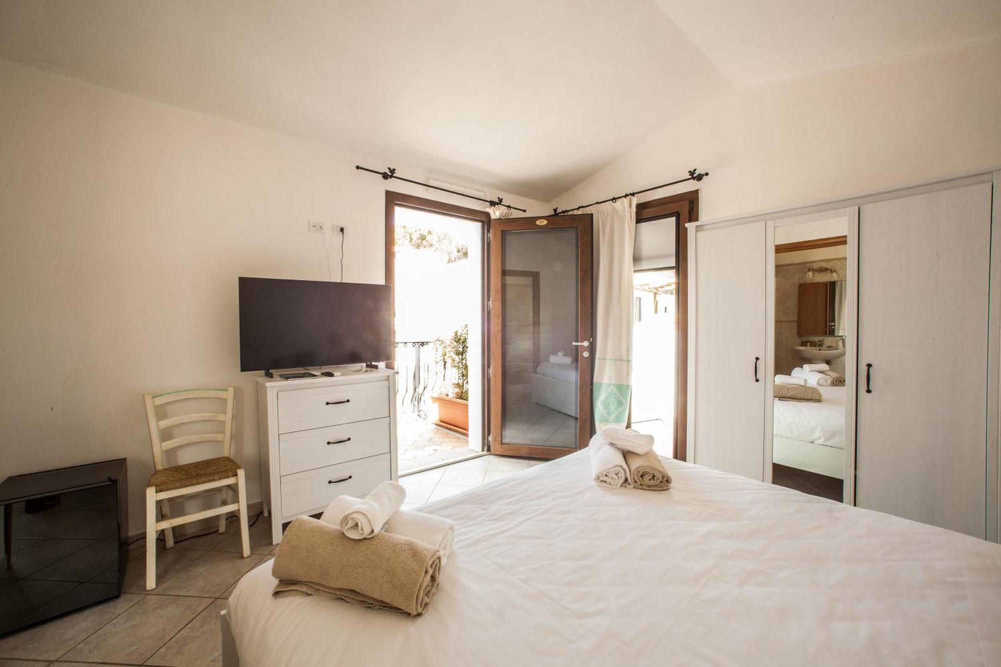 Hotel New Barcavela Santa Margherita di Pula Exterior foto