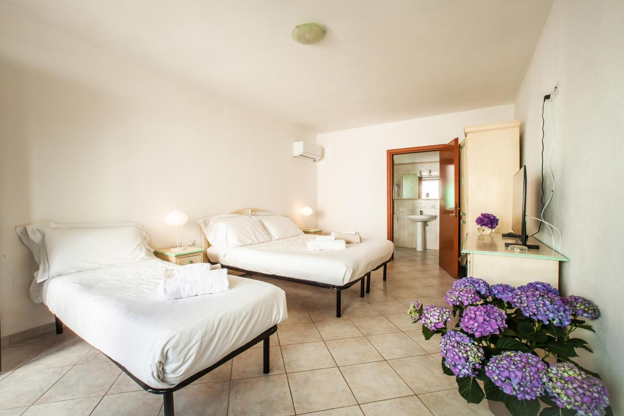 Hotel New Barcavela Santa Margherita di Pula Exterior foto