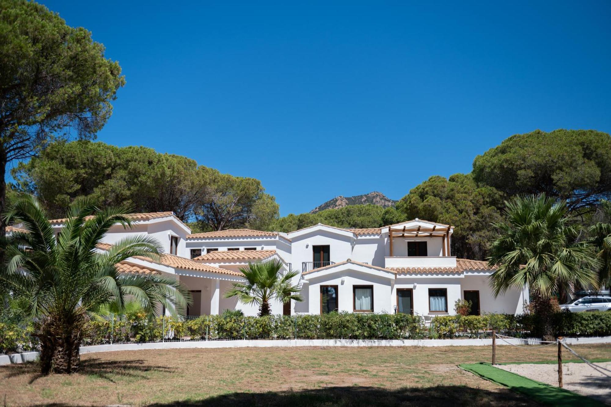 Hotel New Barcavela Santa Margherita di Pula Exterior foto